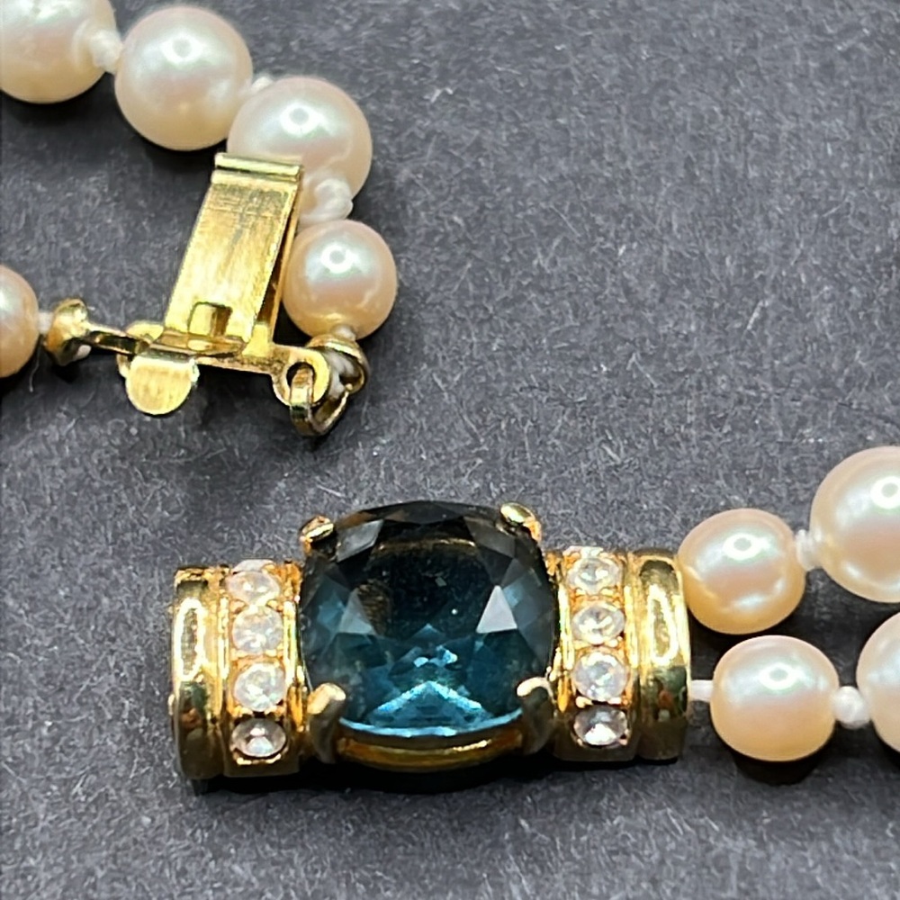 Vintage faux pearl, blue rhinestone clasp choker - Picture 3 of 4